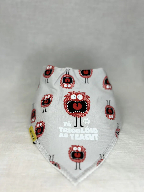BabyBoo. Tá Trioblóid Ag Teacht organic cotton DribbleBoo bandana bib