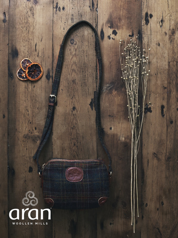 Aran Woollen Mills. Wool & Leather shoulder bag