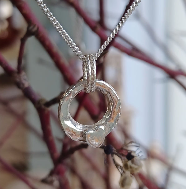 Tishpa silver modern Claddagh necklace