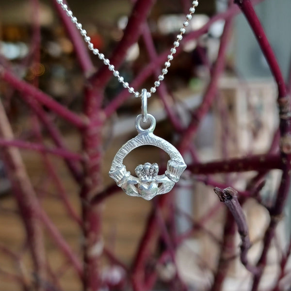 Tishpa silver Claddagh necklace