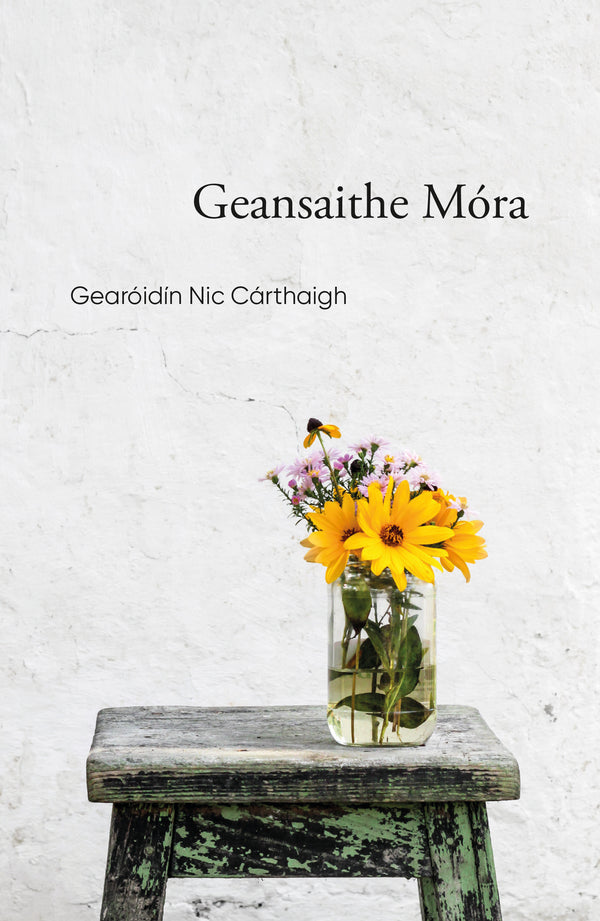 Geansaithe Móra le Gearóidín Nic Cárthaigh