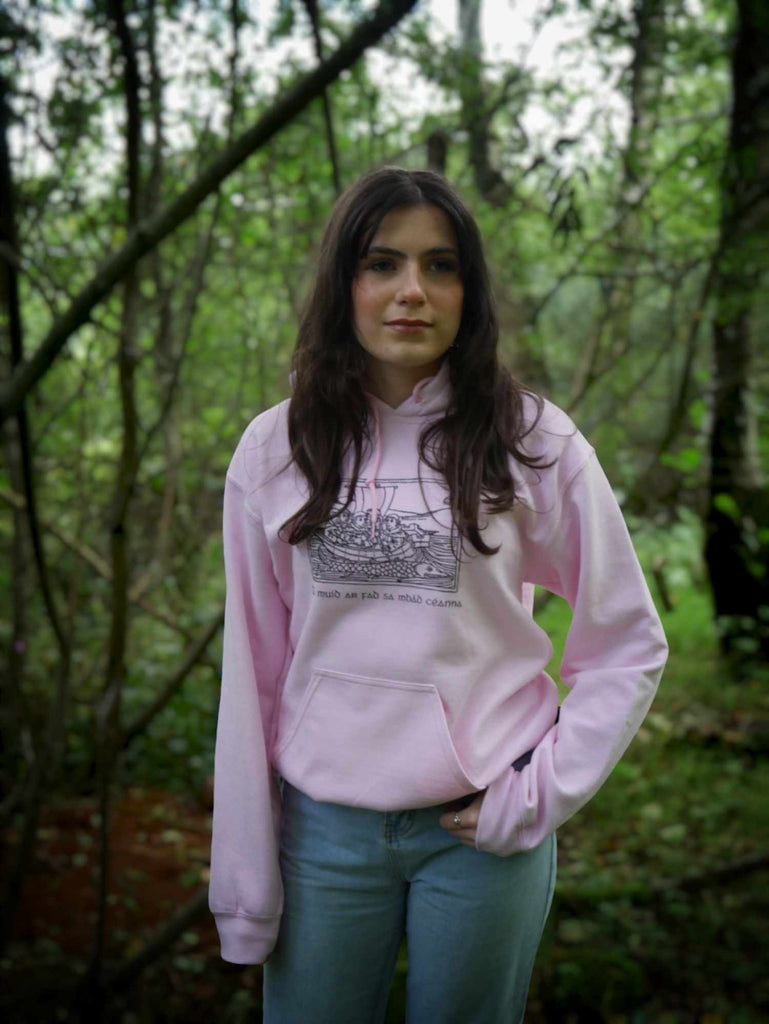 An Spailpín Fánach Sa Mbád Céanna/In The Same Boat Baby Pink Hoodie