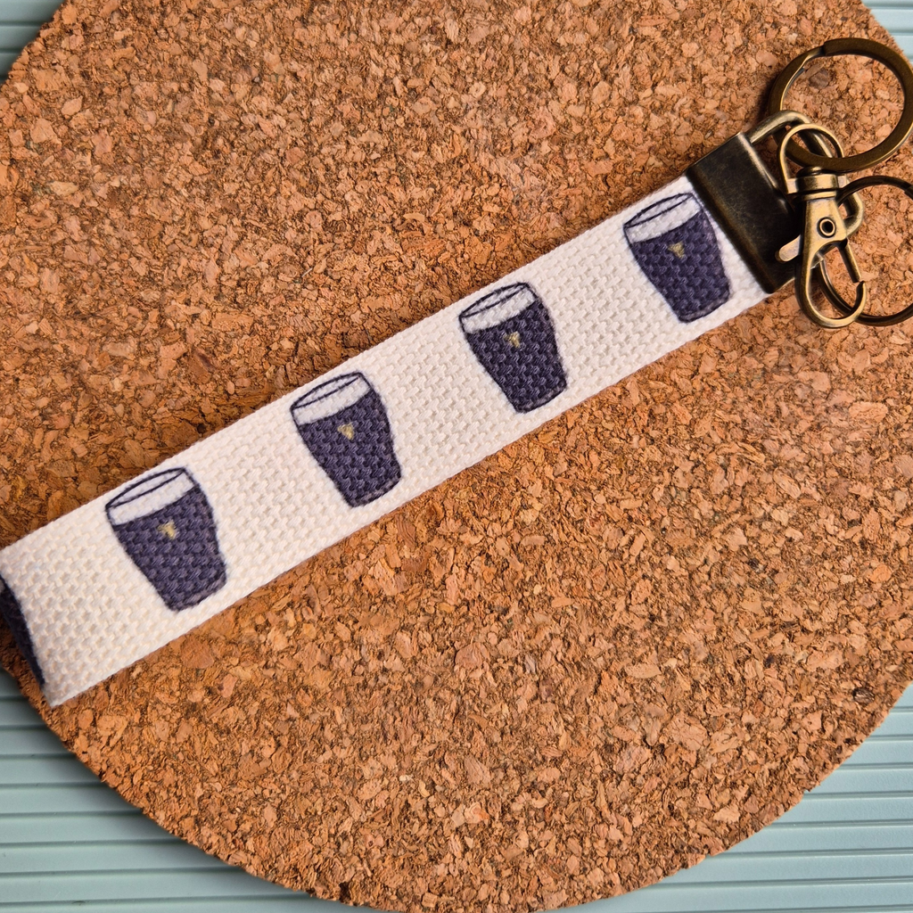 PINTS WRISTLET KEYRING