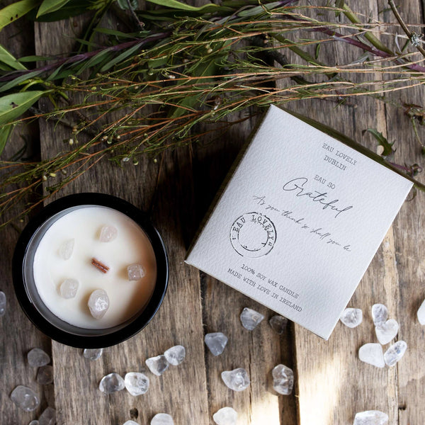 EAU LOVELY. EAU SO GRATEFUL CANDLE (WITH MOONSTONE)