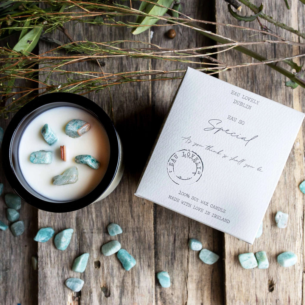 EAU LOVELY. EAU SO SPECIAL CANDLE (WITH AVENTURINE GEMSTONES).