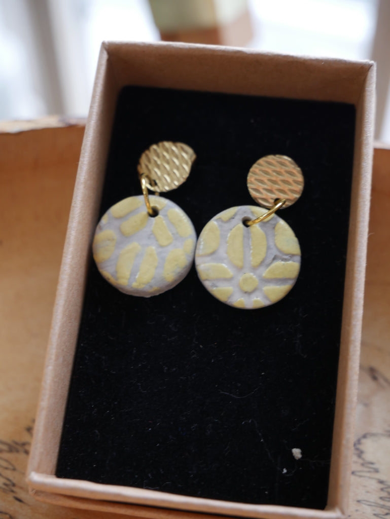 ÁMcG 27 Crafts Ceramic Drop Earrings Yellow and Grey Circle