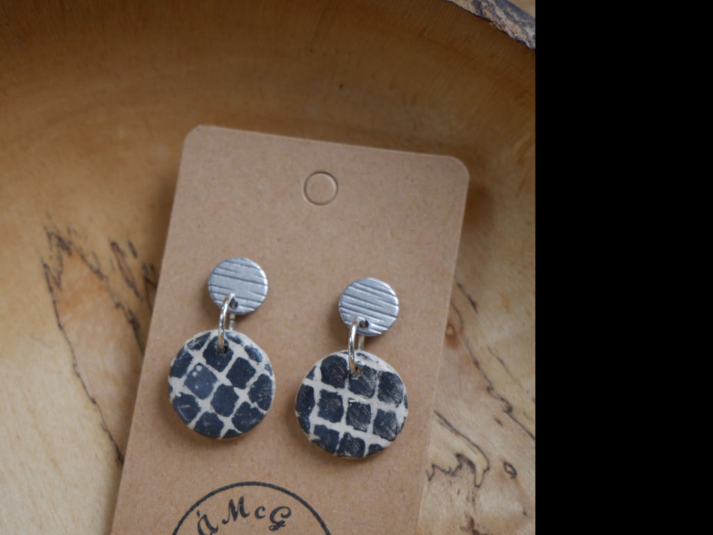 ÁMcG 27 Crafts Ceramic Drop Earrings Black and White circle