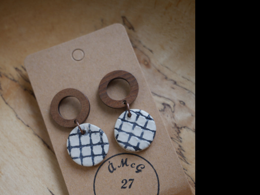 ÁMcG 27 Crafts Ceramic Drop Earrings White and Black circle