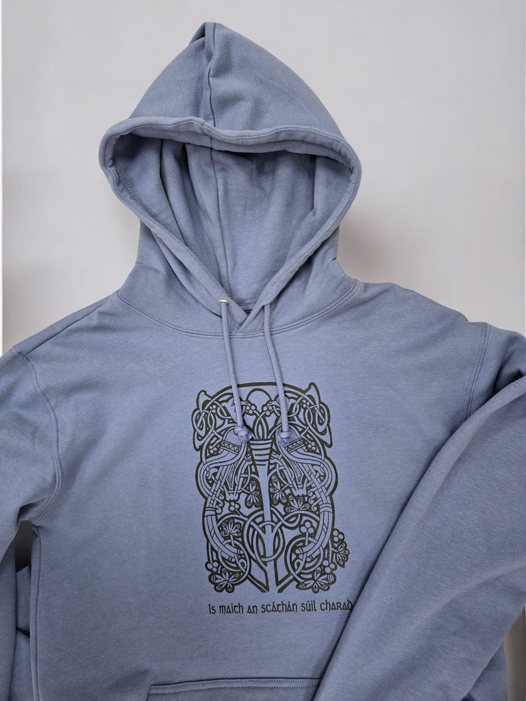 An Spailpín Fánach The Eye Of A Friend Is A Great Mirror/Súil Charad Celtic Hoodie Blue (S)