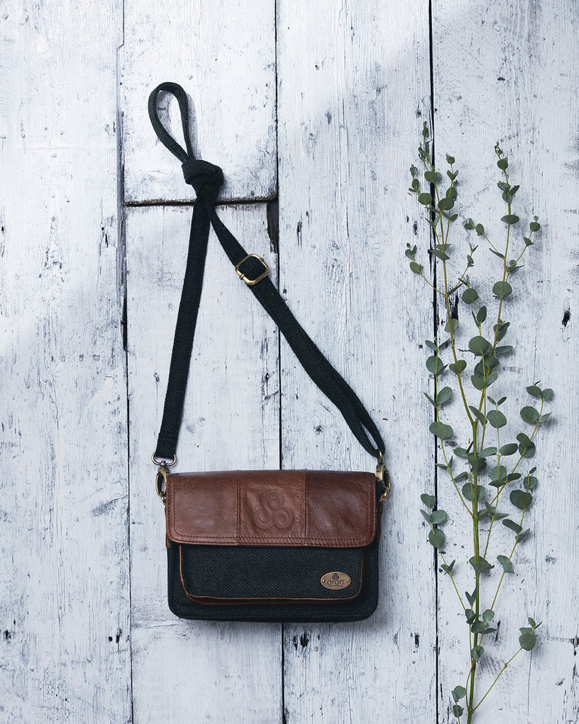 Aran Woollen Mills. Tweed & Leather Mini Handbag