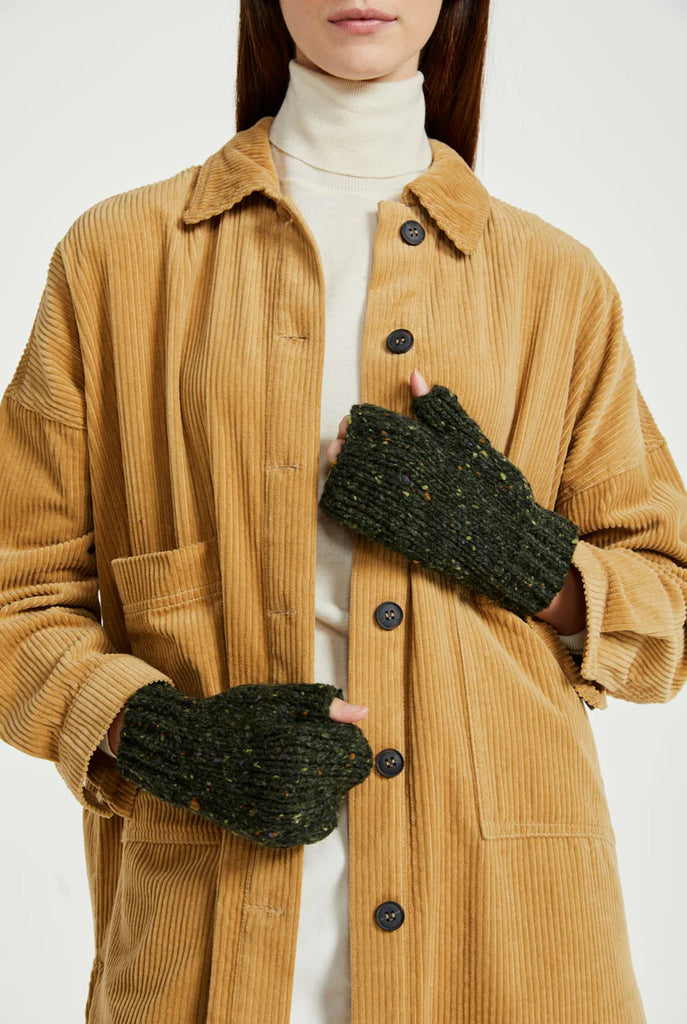 Aran Woollen Mills. Glenfarne Nepped Fingerless Mitts - Green