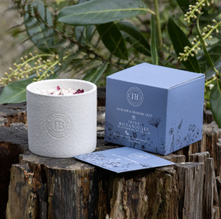 Irish Botanicals Wildflowers of Ireland Candle - Rose Hip & Bramble Leaf