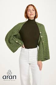 Aran Woollen Mills Supersoft Merino Buttoned Cape / Shrug / Poncho. Green