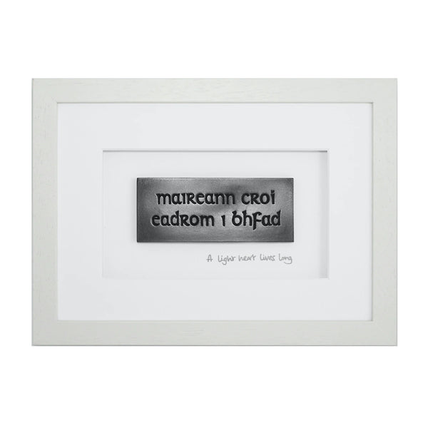 Wild Goose Studio Maireann Croí Éadrom i bhfad /A Light Heart Lives Long